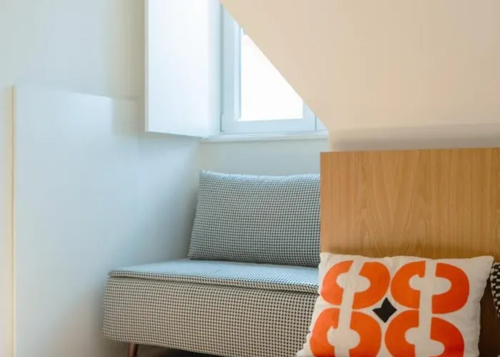 Chic 1br Duplex W/ac Santa Catarina | By Airnest Лиссабон
