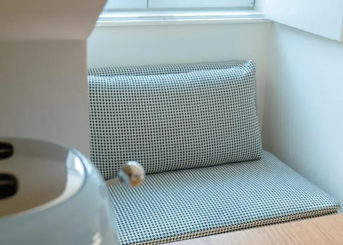 Chic 1br Duplex W/ac Santa Catarina | By Airnest Лиссабон