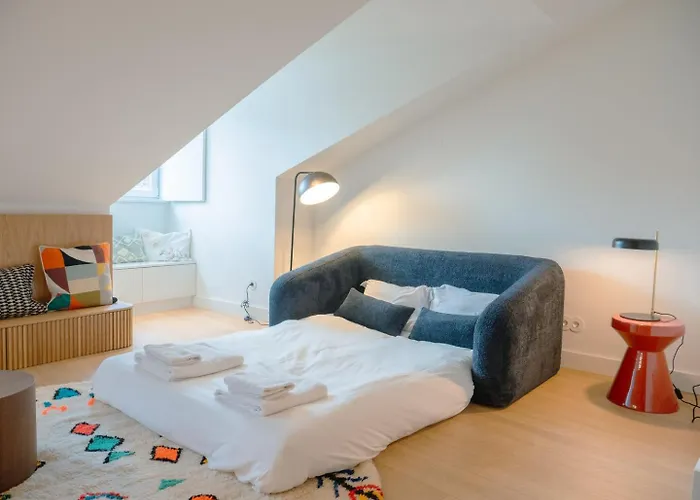 Chic 1br Duplex W/ac Santa Catarina | By Airnest Апартаменты Лиссабон