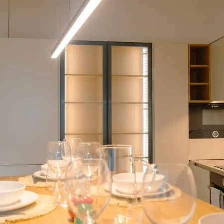 Chic 1br Duplex W/ac Santa Catarina | By Airnest Lissabon
